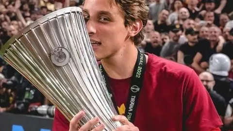 “祖高域探秘梅利角色转变　热议：若梅西执掌C罗教鞭——澳网风云”